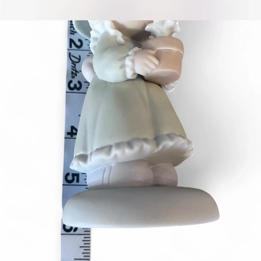 Precious Moments Figurine ‘His Love Will Shine on You’ in excellent condition